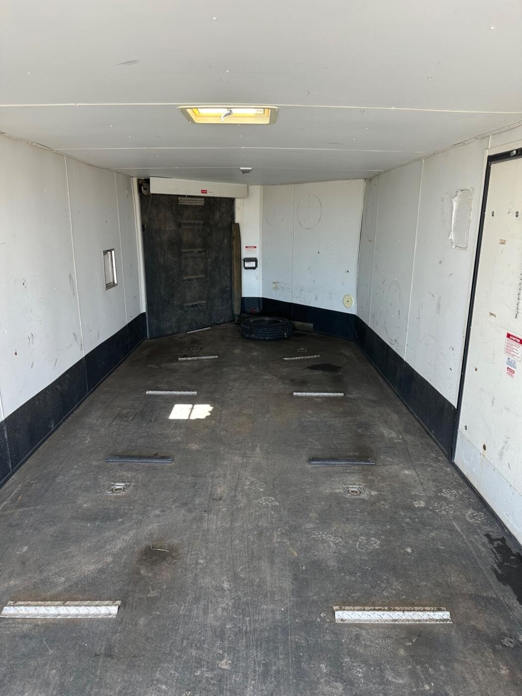 25ft Enclosed Trailer thumbnail 3